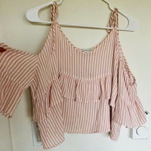 ⭐️ American Eagle pink ruffle cutout crop top ⭐️